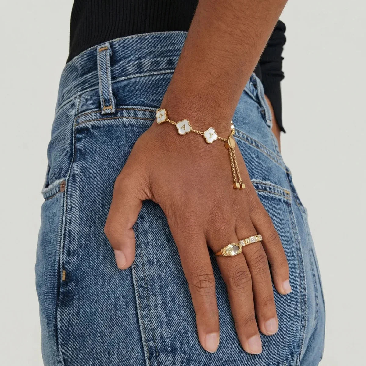 Clover & Pearl Bracelet side view